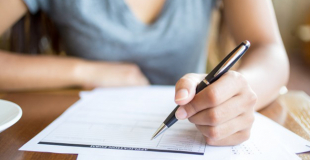 Difficulté à rester dans un logement en tant que parent solo : étudiante conseillère ESF