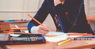 La famille monoparentale intègre les manuels scolaires