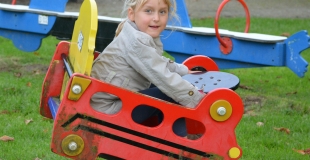 Les aides publiques pour la garde des enfants sont mal utilisées, selon la Cour des Comptes