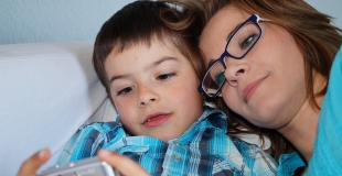 Les garçons élevés par une maman solo deviennent des hommes très bien !