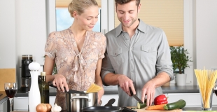 Moins de divorce quand le mari participe aux tâches ménagères