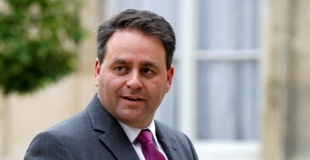 Xavier Bertrand, ministre du Travail, des Relations sociales et de la Solidarité récupère la Famille