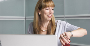 Quel travail est compatible avec les horaires d'école ? 